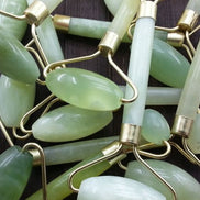 💚Premium Jade Facial Roller – Natural Skin Lifting & De-Puffing Beauty Tool | Glow-Boosting Facial Massage Roller
