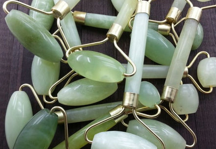 💚Premium Jade Facial Roller – Natural Skin Lifting & De-Puffing Beauty Tool | Glow-Boosting Facial Massage Roller