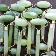💚Premium Jade Facial Roller – Natural Skin Lifting & De-Puffing Beauty Tool | Glow-Boosting Facial Massage Roller